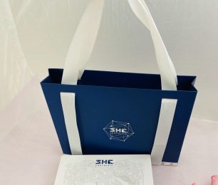 Tặng quà valentine cho bạn gái quà gì? SHE Gợi ý món quà tặng khiến bạn gái phải xiêu lòng