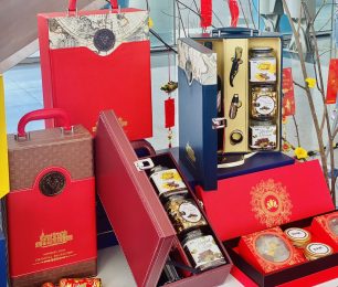 Set quà tết SHE trao yêu thương – Tình thêm gắn kết